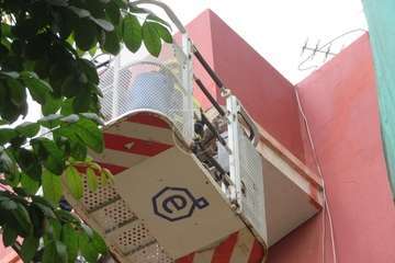 Intervención de los bomberos en el número 40 de la Avenida de la Constitución en Los Llanos de Telde/TA.